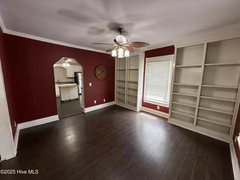 306 E Johnson St, Clinton, NC 28328 photo 9