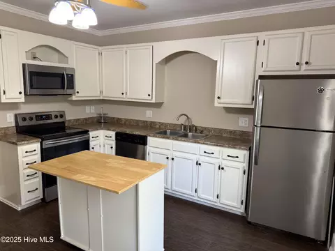 306 E Johnson St, Clinton, NC 28328 photo 11