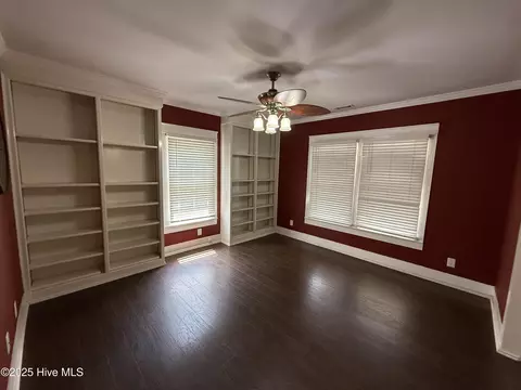 306 E Johnson St, Clinton, NC 28328 photo 10