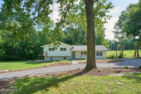 2389 Niagara Carthage Rd, Carthage, NC 28327