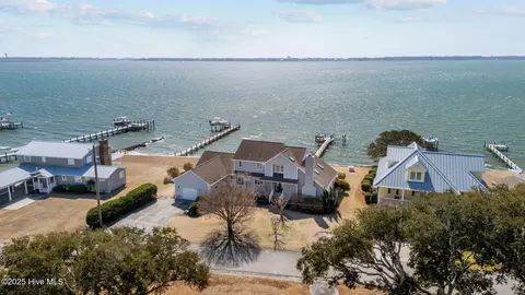 4319 Coral Point Rd, Morehead City, NC 28557