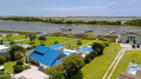162 Peninsula Manor Rd, Hubert, NC 28539