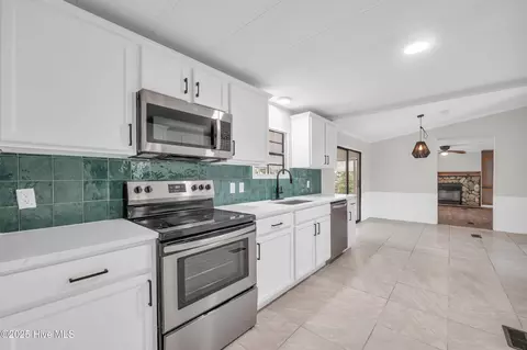 609 Park Dr, Hampstead, NC 28443 photo 8