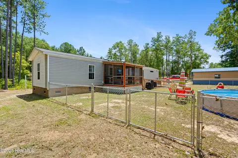 225 Dirt Rd, Hamlet, NC 28345 photo 4