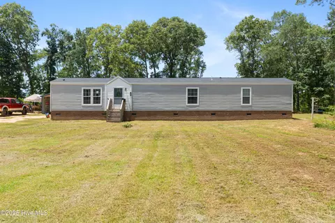 225 Dirt Rd, Hamlet, NC 28345