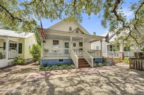 209 N Lord St, Southport, NC 28461