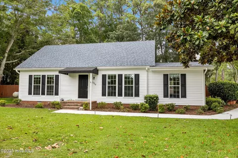 3319 Country Club Rd, Morehead City, NC 28557