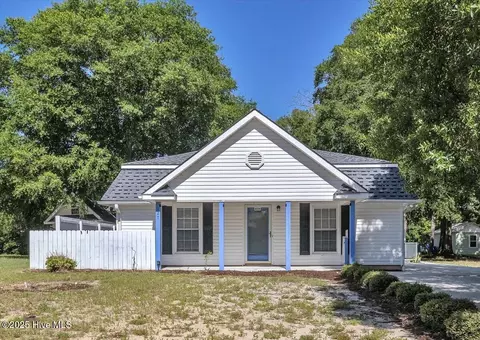127 NW 19th St, Oak Island, NC 28465