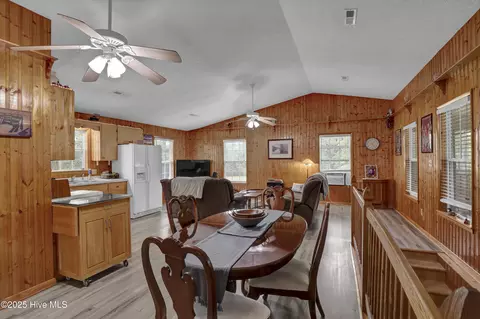 Dining - 728 Albert Beatty Ln, Harrells, NC 28444 photo 2 of 2