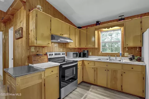 Kitchen - 728 Albert Beatty Ln, Harrells, NC 28444 photo 1 of 1