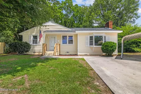 706 Elm St, Jacksonville, NC 28540