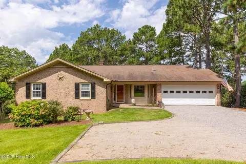 168 Overlook Dr, West End, NC 27376