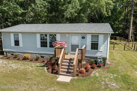 306 Rattan St, Newport, NC 28570