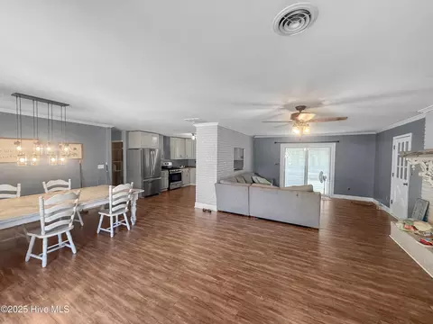 Living - 138 Moore Ln, Marshallberg, NC 28553 photo 2 of 4