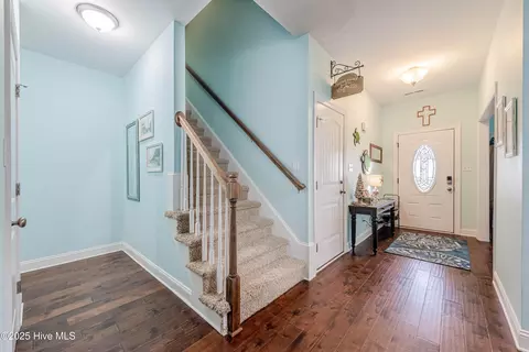 Entry Way - 108 Ridgepath Ln, Hubert, NC 28539 photo 2 of 2