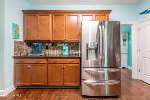 Kitchen - 108 Ridgepath Ln, Hubert, NC 28539 photo 4 of 6