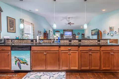 Kitchen - 108 Ridgepath Ln, Hubert, NC 28539 photo 5 of 6