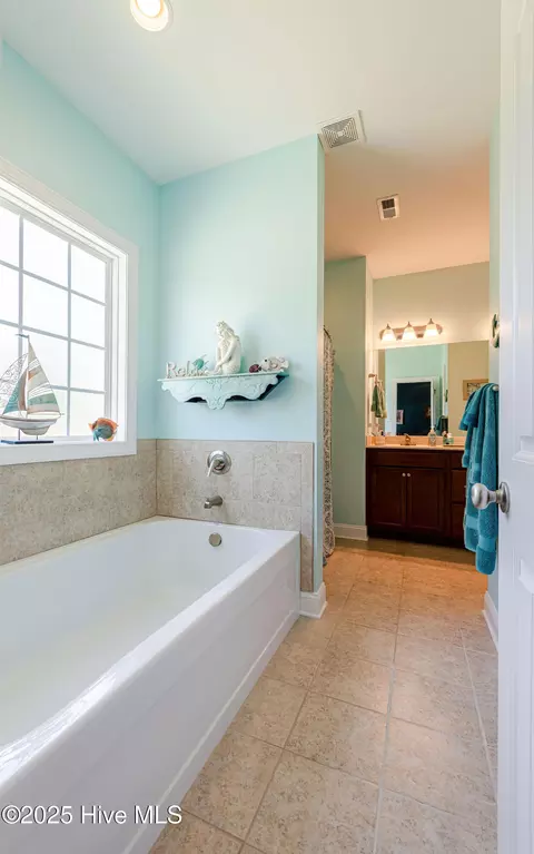Bath - 108 Ridgepath Ln, Hubert, NC 28539 photo 6 of 14