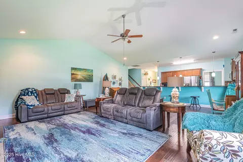 Living - 108 Ridgepath Ln, Hubert, NC 28539 photo 3 of 4