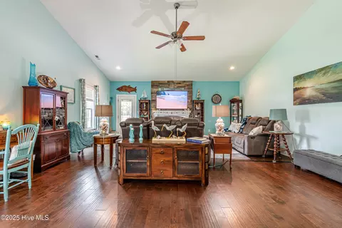 Living - 108 Ridgepath Ln, Hubert, NC 28539 photo 1 of 4