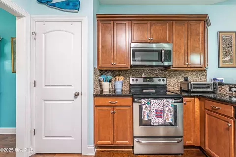 Kitchen - 108 Ridgepath Ln, Hubert, NC 28539 photo 3 of 6
