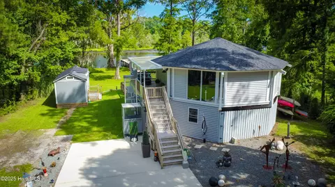 210 Gangplank Rd, New Bern, NC 28562