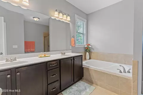 Bath - 4877 Frasier Cir, Shallotte, NC 28470 photo 1 of 5