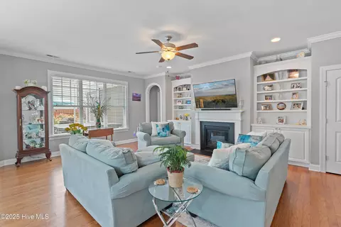 Living - 4877 Frasier Cir, Shallotte, NC 28470 photo 3 of 4
