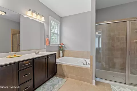 Bath - 4877 Frasier Cir, Shallotte, NC 28470 photo 2 of 5