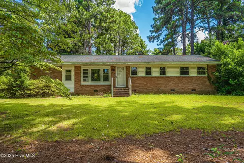 865 N Page St, Southern Pines, NC 28387