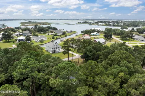 206 Channel Dr, Cape Carteret, NC 28584