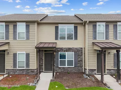 408 Sullivan Loop Rd, Midway Park, NC 28544