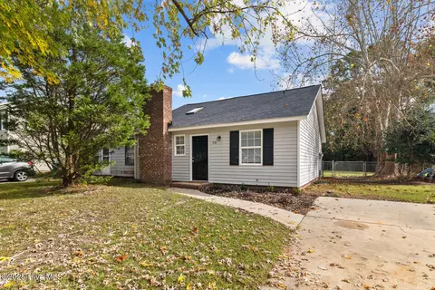 318 W Frances St, Jacksonville, NC 28546