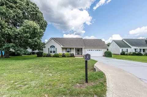 205 Star Gazer Ct, Richlands, NC 28574
