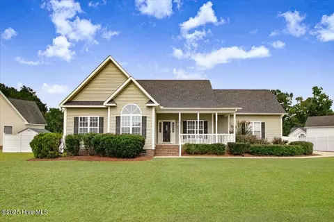 102 Melrose Pl, Pikeville, NC 27863
