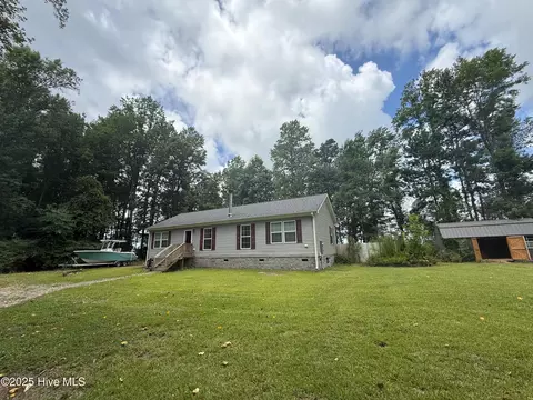 153 Country Club Ln, Newport, NC 28570