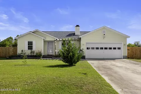 105 Lois Ct, Richlands, NC 28574