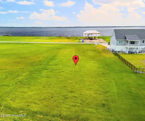 71 W Dowry Crk, Belhaven, NC 27810