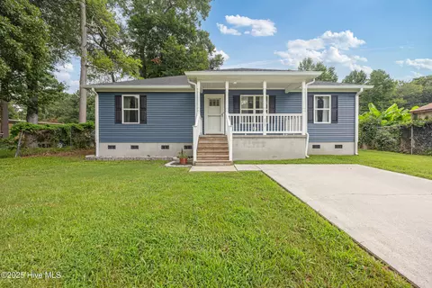 175 Wedgewood Dr, Moyock, NC 27958