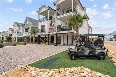 Exterior - 402 17th St, Sunset Beach, NC 28468 photo 9 of 10