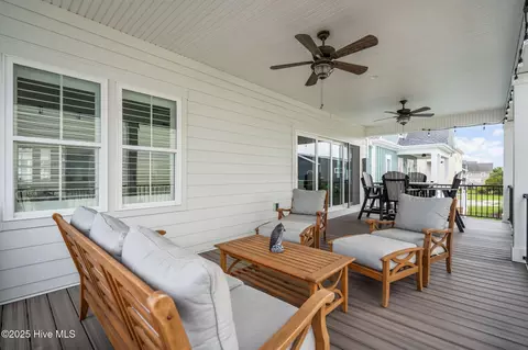 Exterior - 402 17th St, Sunset Beach, NC 28468 photo 3 of 10