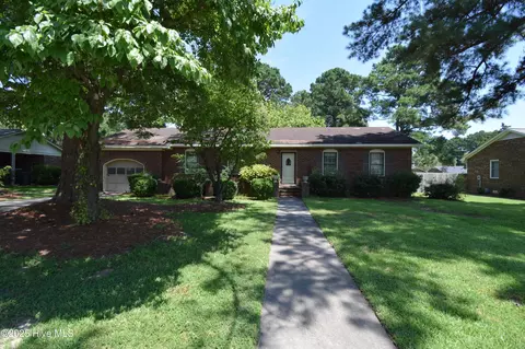 205 Tuckahoe Dr, Greenville, NC 27858
