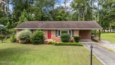 205 Oak Dr, Washington, NC 27889