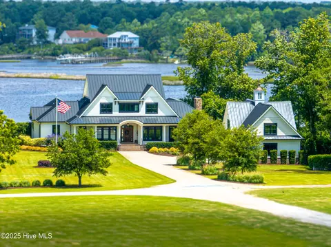 223 Dugald Ln, Hampstead, NC 28443