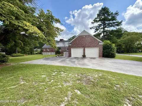 Exterior - 901 School Dr, Williamston, NC 27892 photo 6 of 16