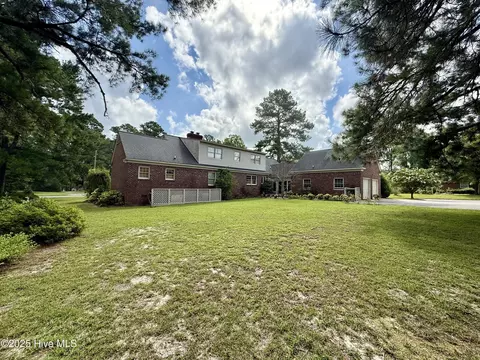 Exterior - 901 School Dr, Williamston, NC 27892 photo 3 of 16
