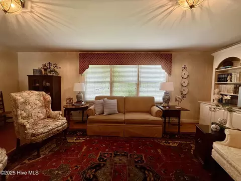 Living - 901 School Dr, Williamston, NC 27892 photo 5 of 7