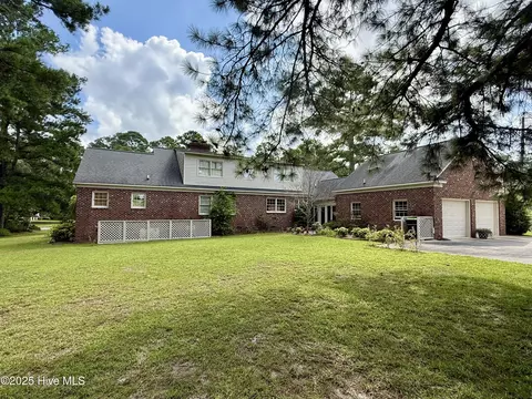 Exterior - 901 School Dr, Williamston, NC 27892 photo 4 of 16
