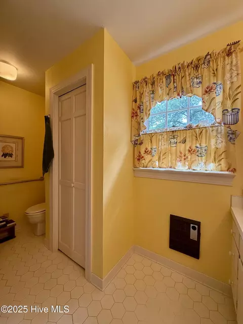 Bath - 901 School Dr, Williamston, NC 27892 photo 2 of 9
