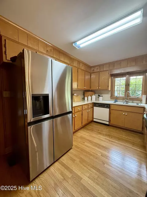 Kitchen - 901 School Dr, Williamston, NC 27892 photo 1 of 5